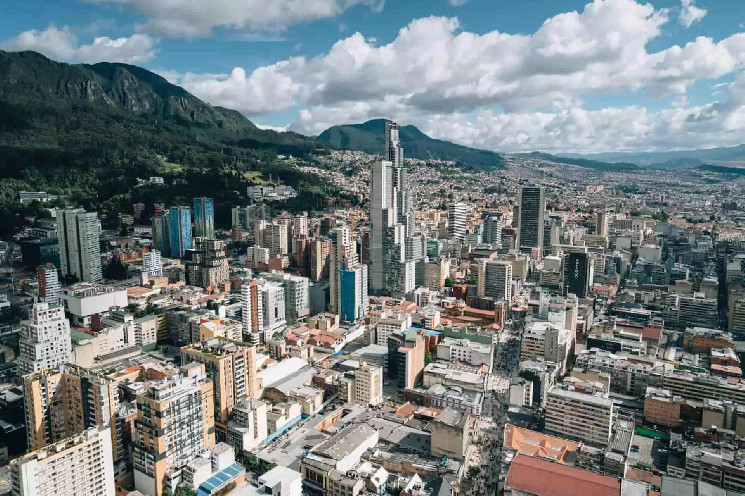 Binance firma acuerdo con Universidad de los Andes en Colombia para lanzar programas educativos