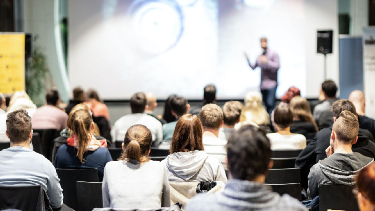 Más de 20,000 ucranianos se inscriben en un curso gratuito sobre criptomonedas, dice un funcionario