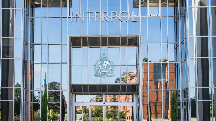 Interpol findet heraus, wie das Metaverse überwacht wird
