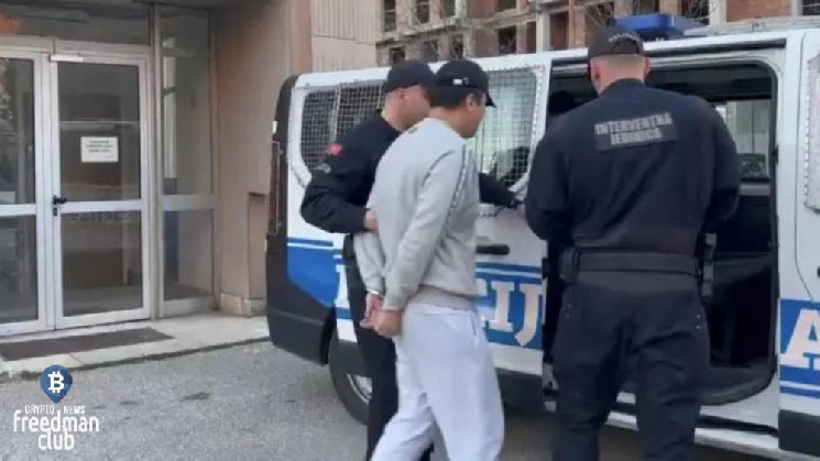 До Квон в наручниках покинул здание суда Черногории - видео