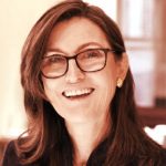 Cathie Wood compra la caída en las acciones de Coinbase dos días después del dumping