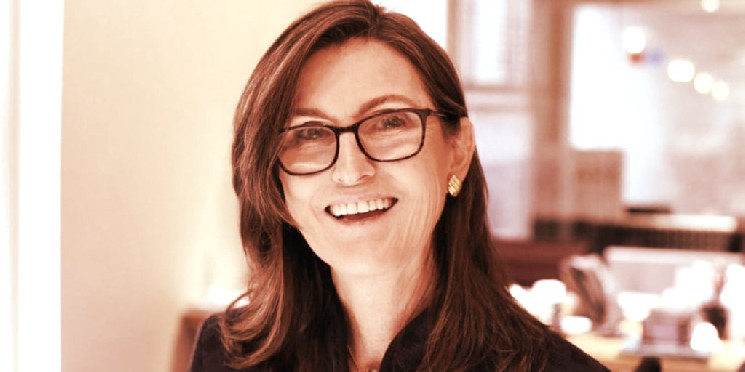 Cathie Wood compra la caída en las acciones de Coinbase dos días después del dumping