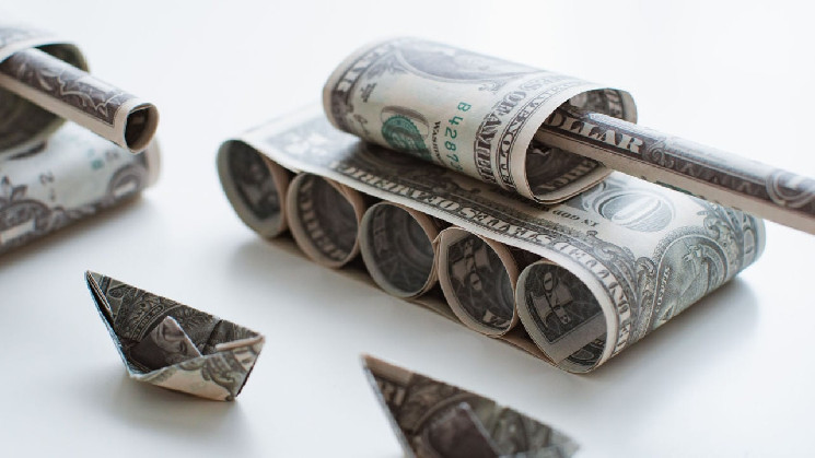 Tucker Carlson Blames Recent De-Dollarization Movements on Russian Sanctions and US Dollar Weaponization