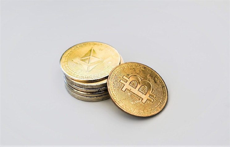 Envío de remesas con Bitcoin o Ethereum es 96% más económico que por medios tradicionales, señala Coinbase