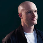 Coinbase-CEO verkauft Aktien kurz vor SEC-Warnung